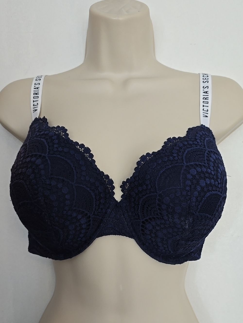 Victoria's Secret Navy Lace Plunge Bra with Logo Straps NWOT 38D